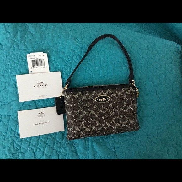 Authentic coach wristlet! New never used color saddle black - Picture 4 of 5